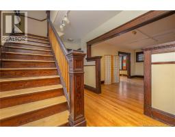 560 Charlotte Street, photo 4