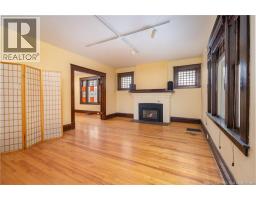 560 Charlotte Street, photo 7