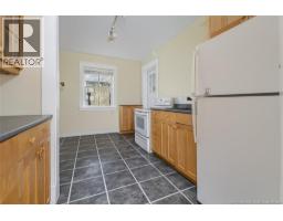 560 Charlotte Street, photo 13