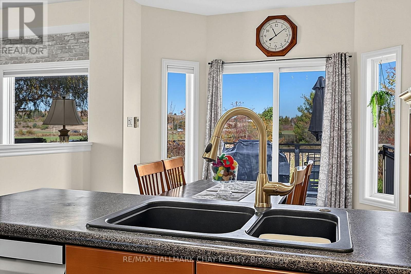 2 Shephard Avenue, New Tecumseth, ON photo 11