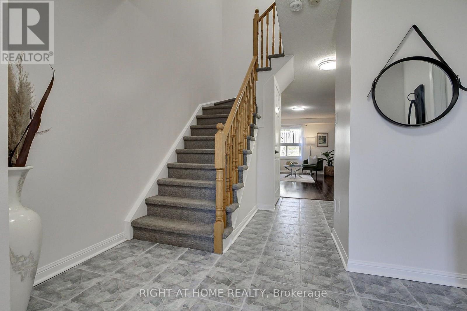 371 Ferndale Drive, Barrie, ON photo 4