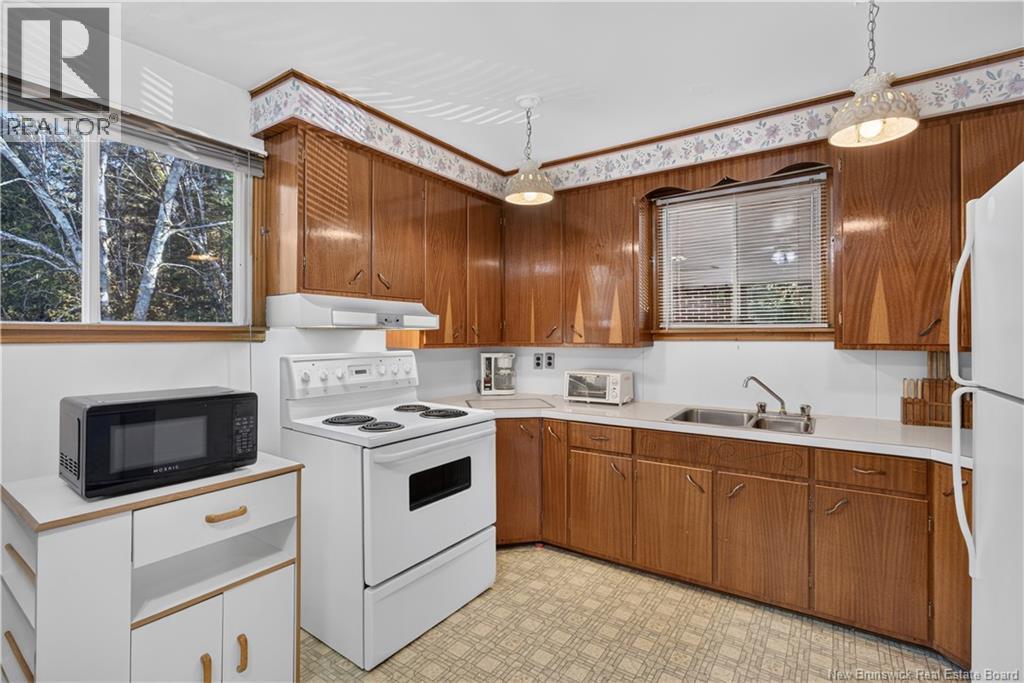 698 Northwest Road photo 4
