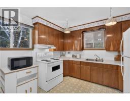 698 Northwest Road, photo 4