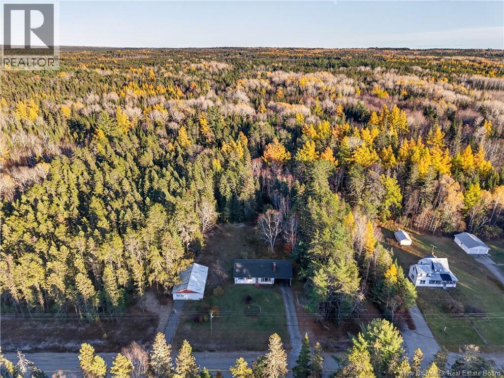 698 Northwest Road photo 3