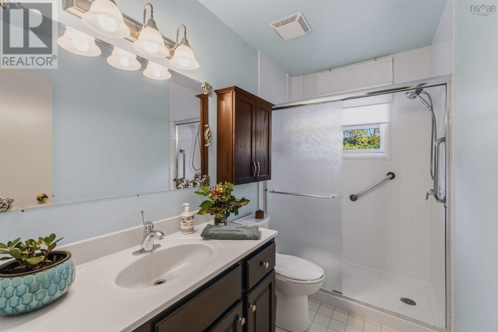 887 Richard Street, photo 17