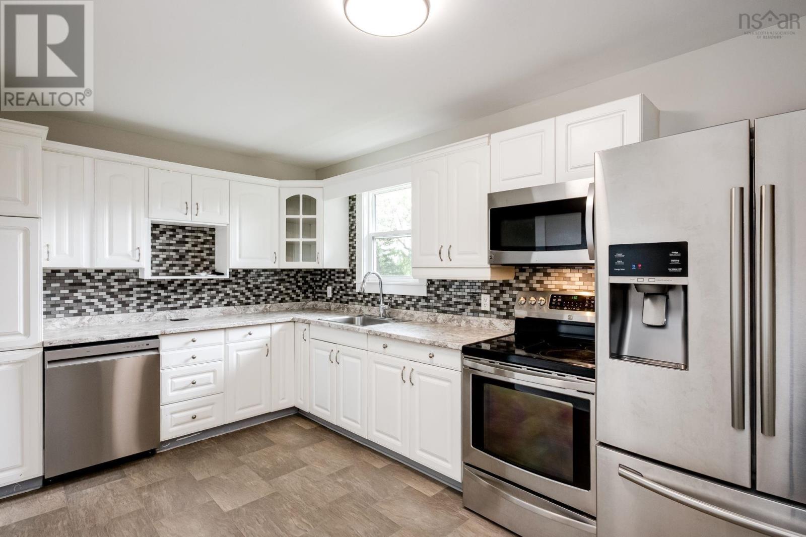 10068 Highway 221 photo 4