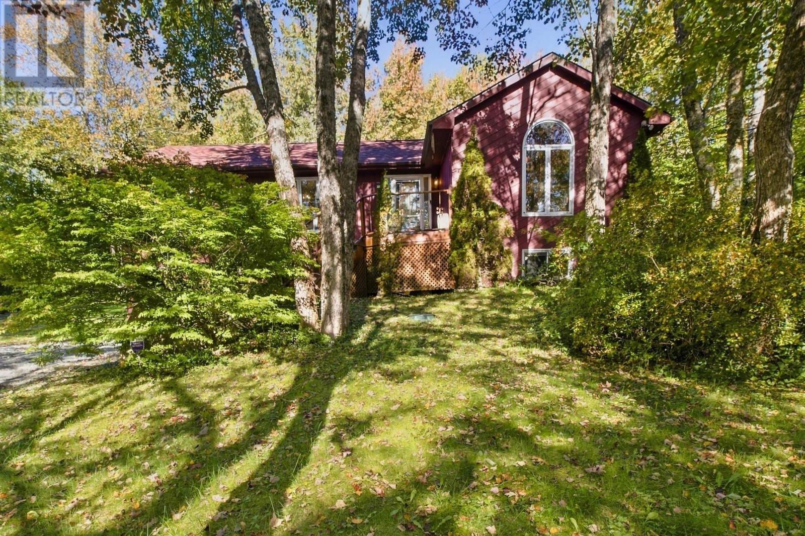 226 Windsor photo 3