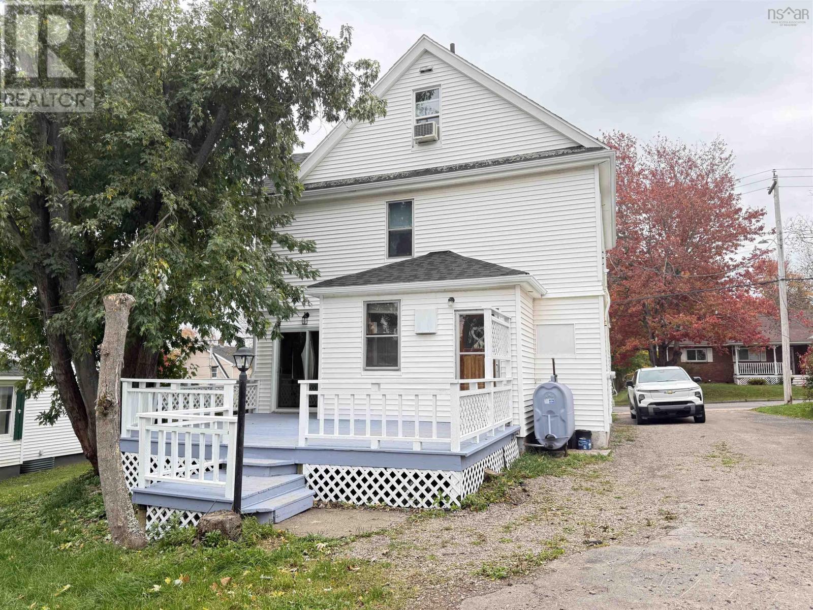 224 Elm photo 3
