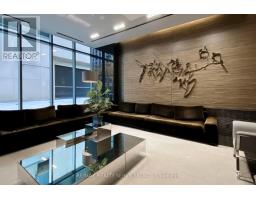 1009 - 770 Bay Street, Toronto, ON M5G0A6 Photo 6