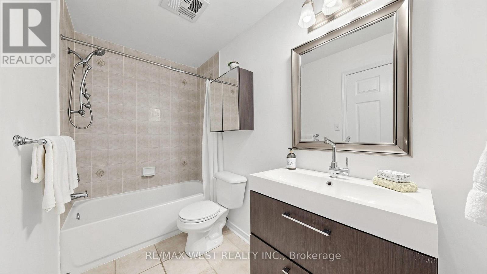 105- 102 Aspen Springs Drive, Clarington, ON photo 28