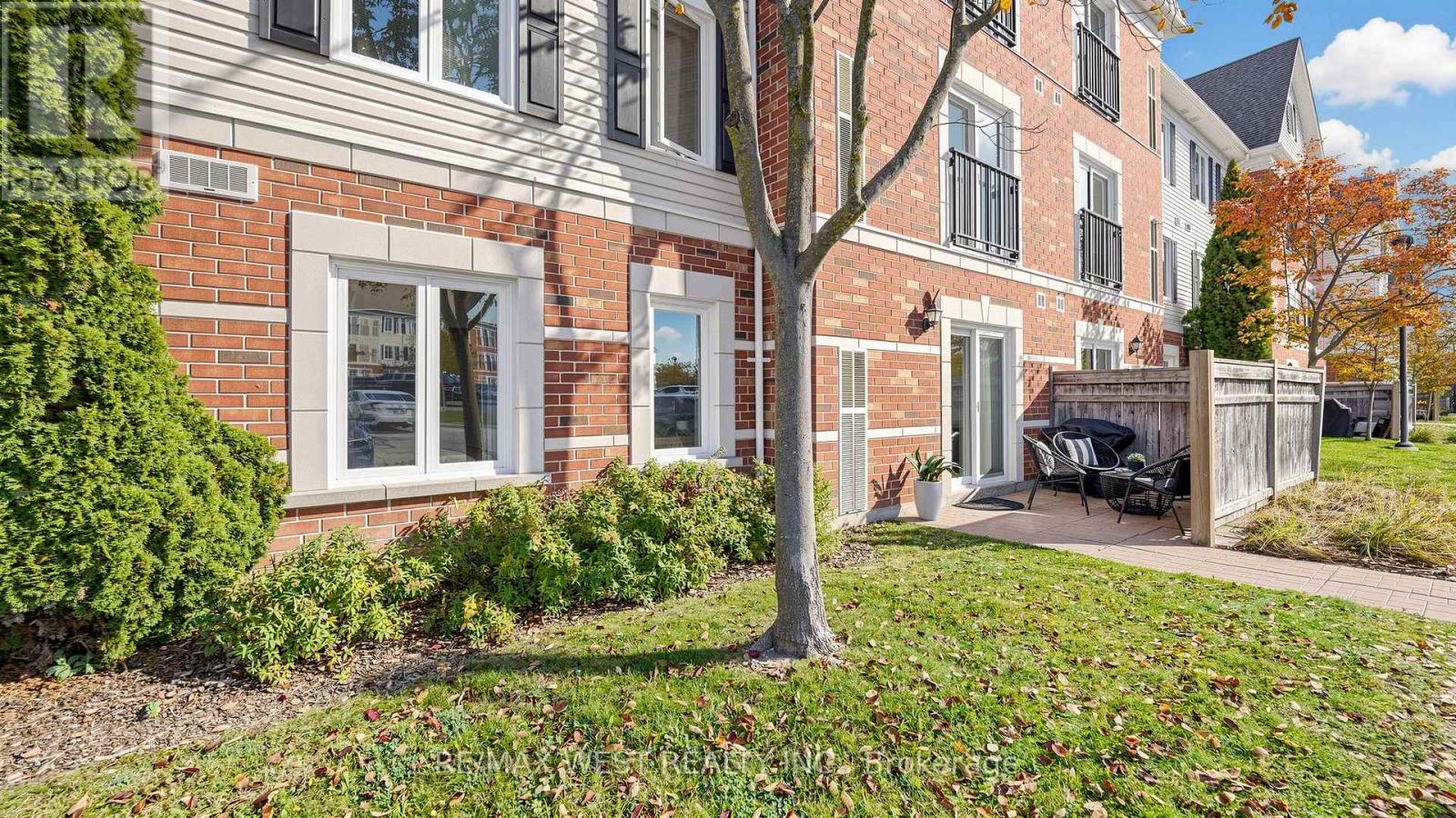105- 102 Aspen Springs Drive, Clarington, ON photo 3