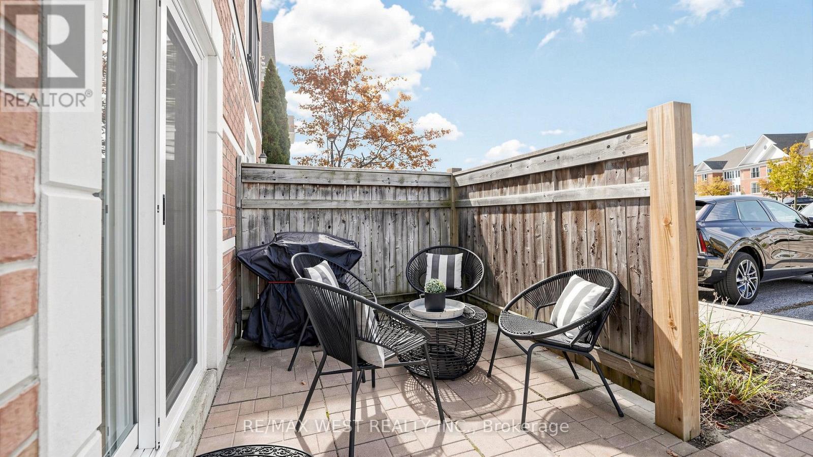 105- 102 Aspen Springs Drive, Clarington, ON photo 5