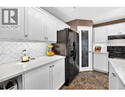 4pc Bathroom - 165 Covehaven Gardens Ne, Calgary, AB T3K6A2 Photo 10