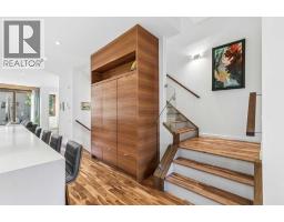 4pc Bathroom - 2333 3 Avenue Nw, Calgary, AB T2N0K9 Photo 19