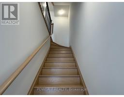 22 - 14 Lytham Green Circle, Newmarket, ON L3Y0H3 Photo 8
