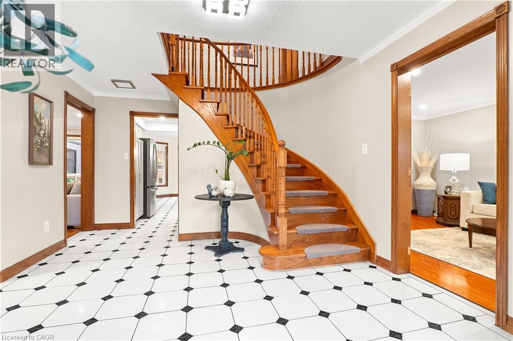 98 WALLACE Drive — photo 2