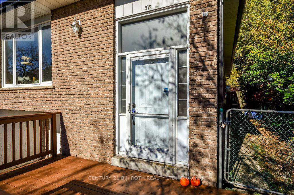 38 CHARLBROOK Avenue, Barrie photo 2