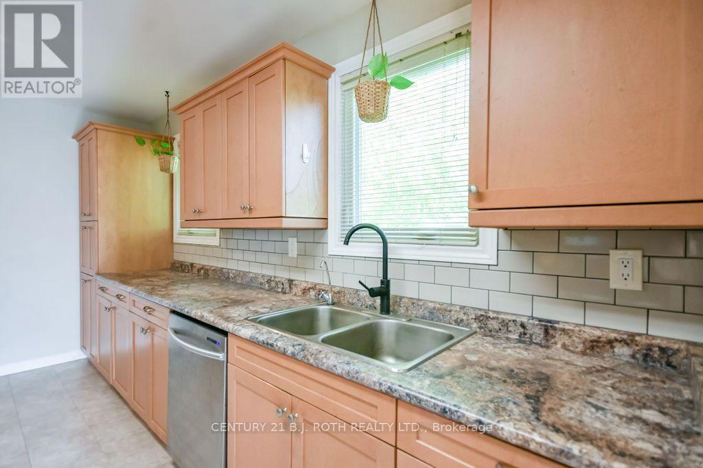 38 CHARLBROOK Avenue, Barrie photo 9