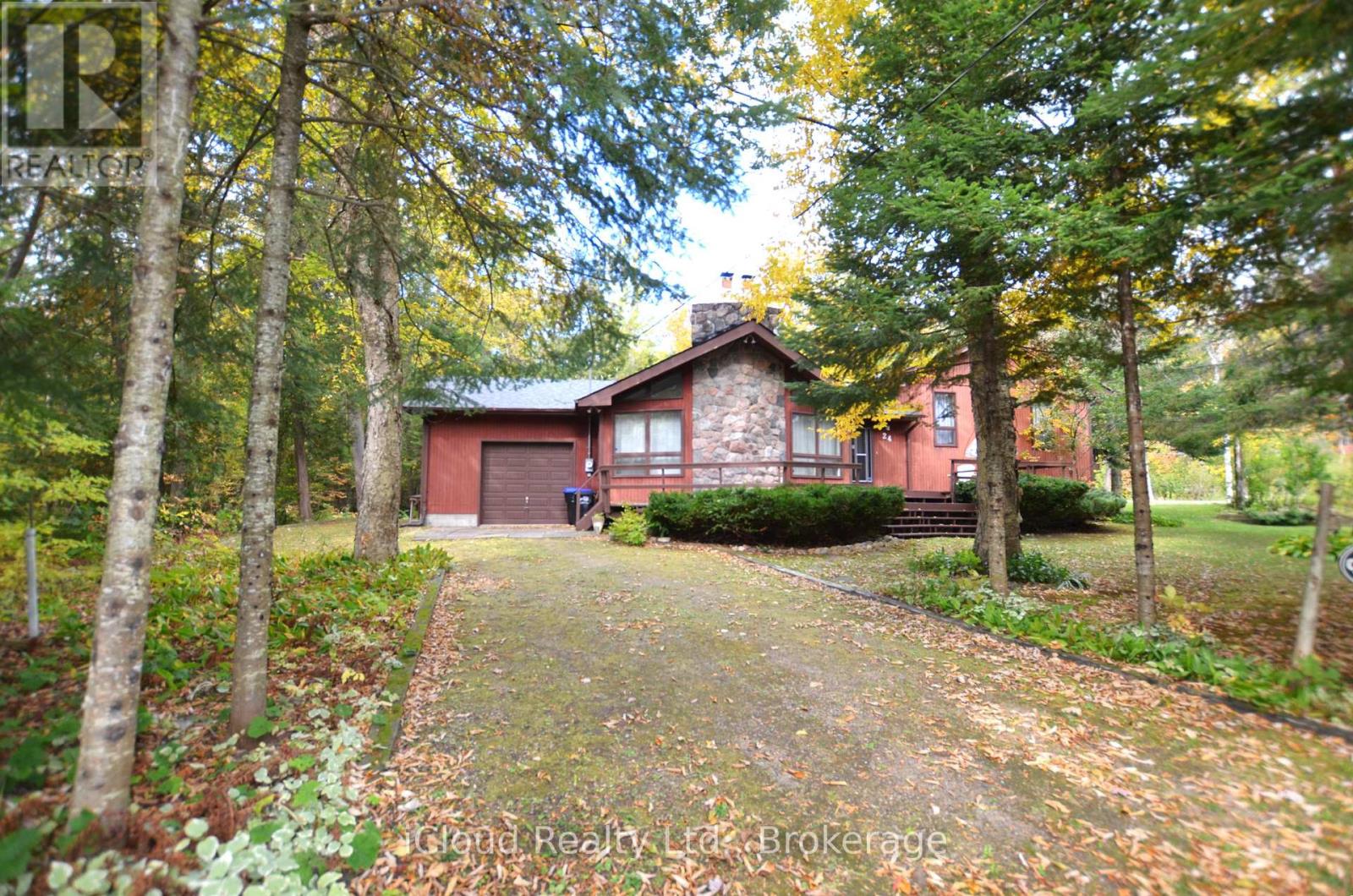 24 MONTCALM CRESCENT - 1