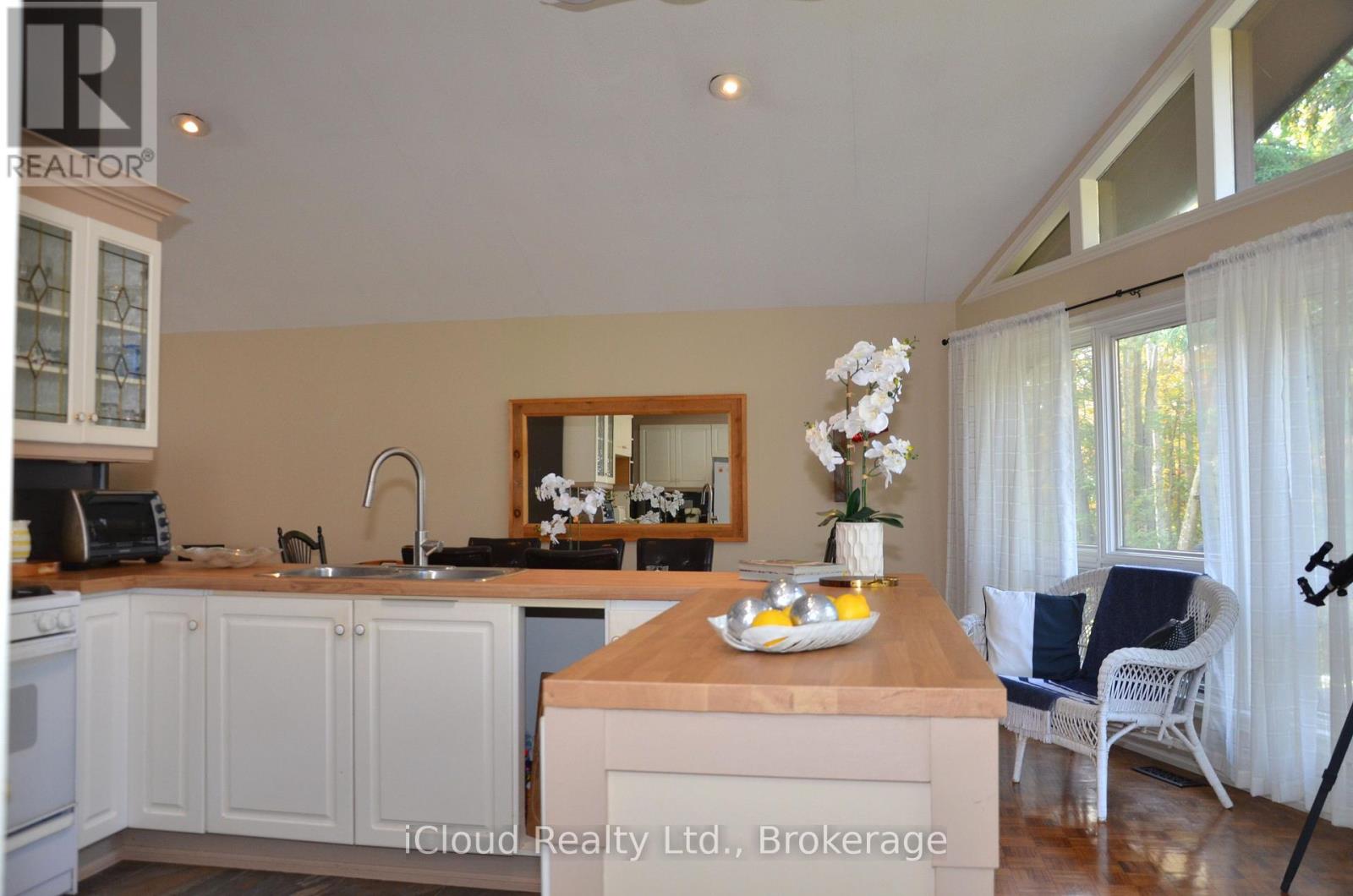 24 Montcalm Crescent, Tiny photo 16