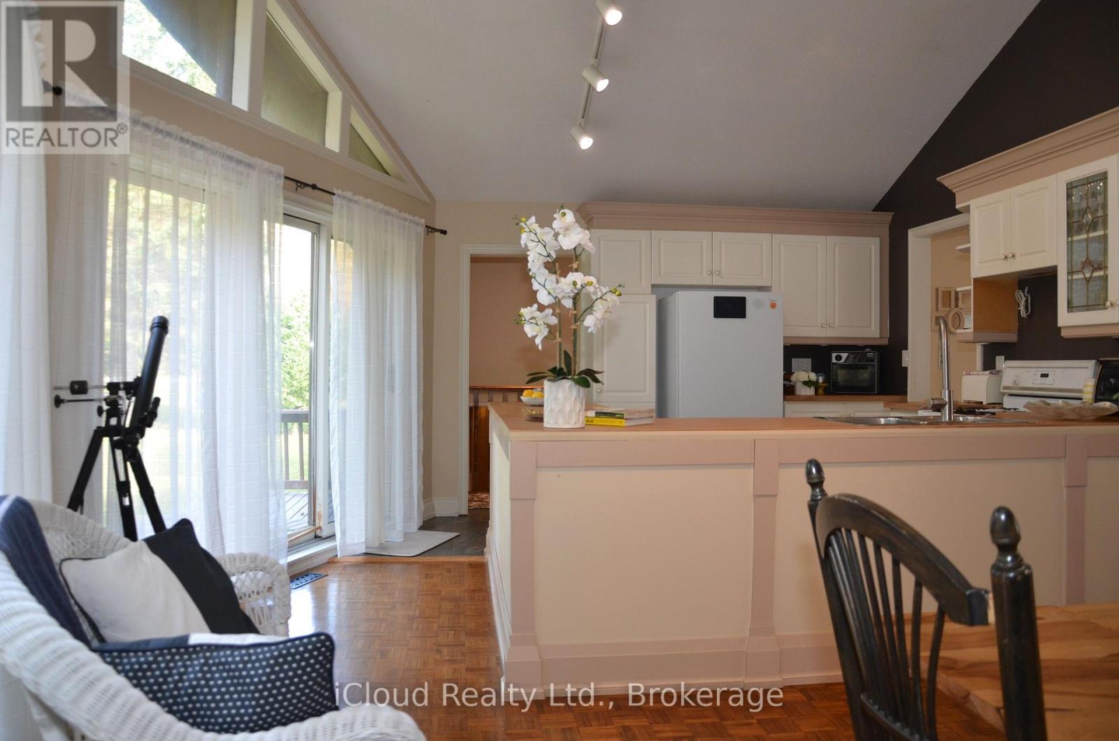 24 Montcalm Crescent, Tiny photo 17
