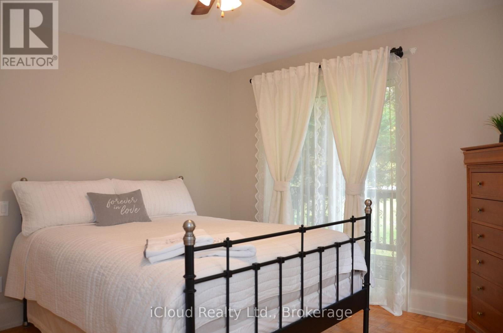24 MONTCALM CRESCENT - 20