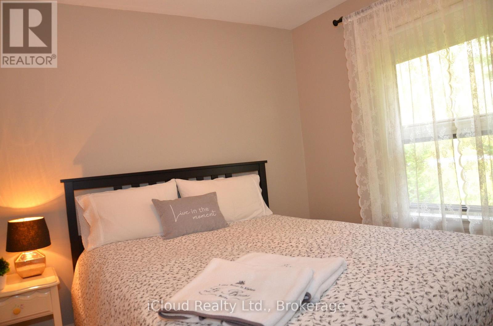 24 Montcalm Crescent, Tiny photo 25