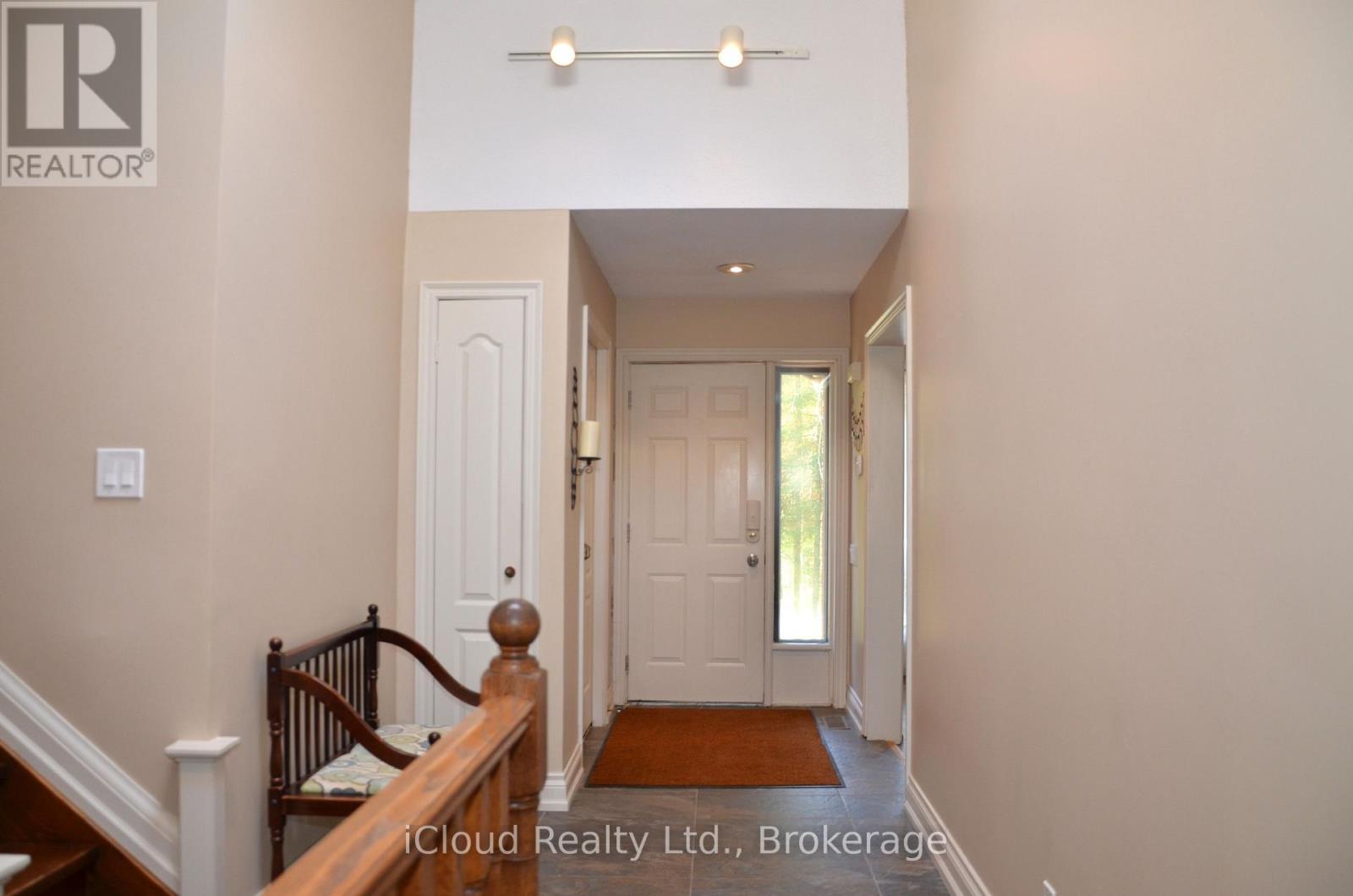 24 MONTCALM CRESCENT - 31