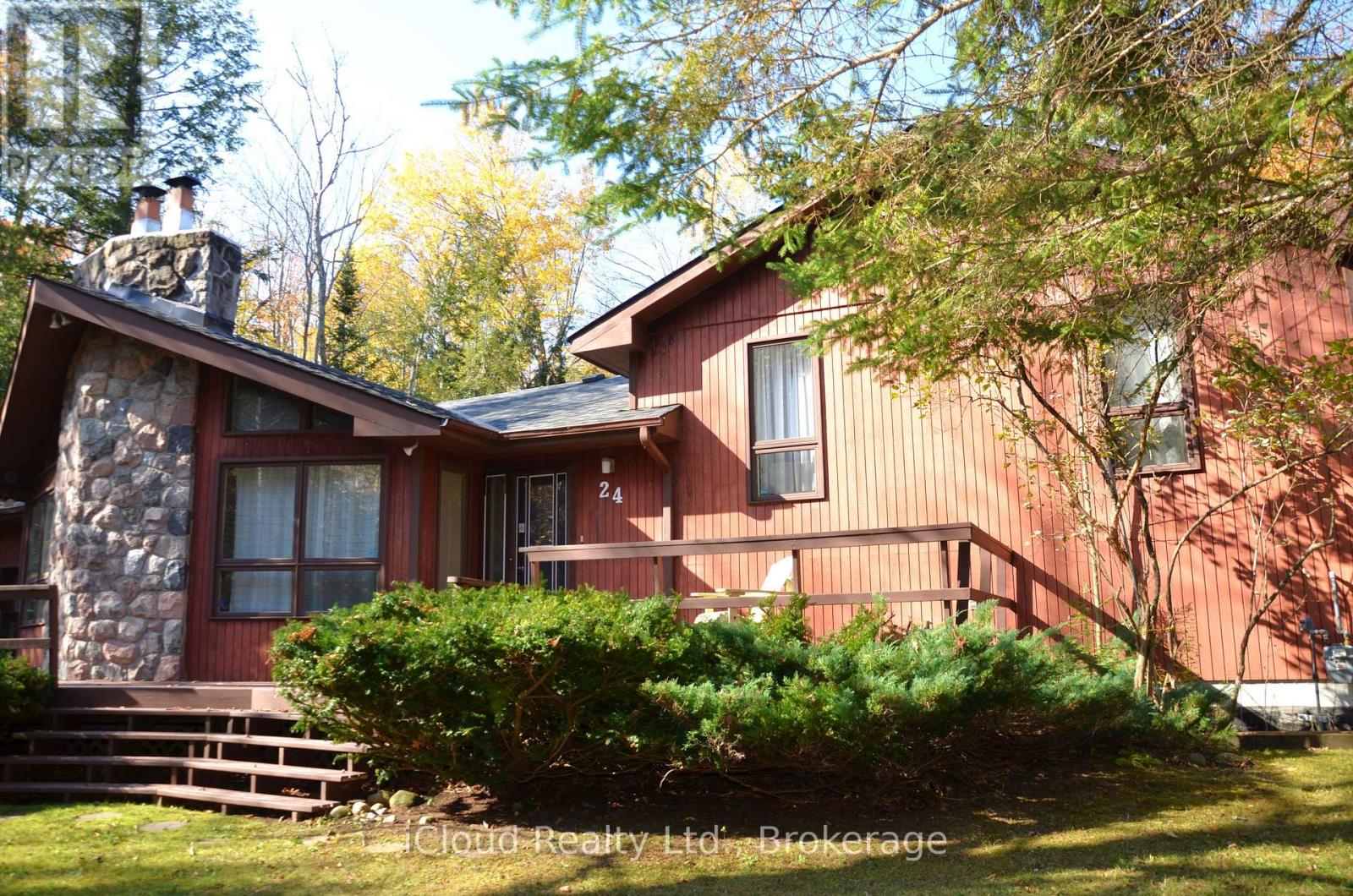 24 MONTCALM CRESCENT - 46