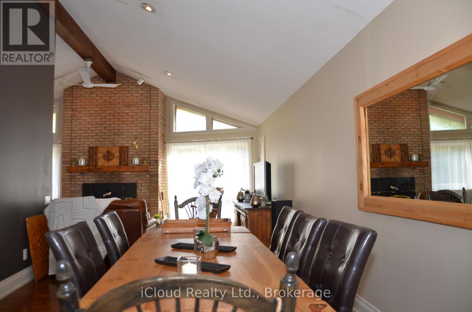 24 MONTCALM CRESCENT - 8