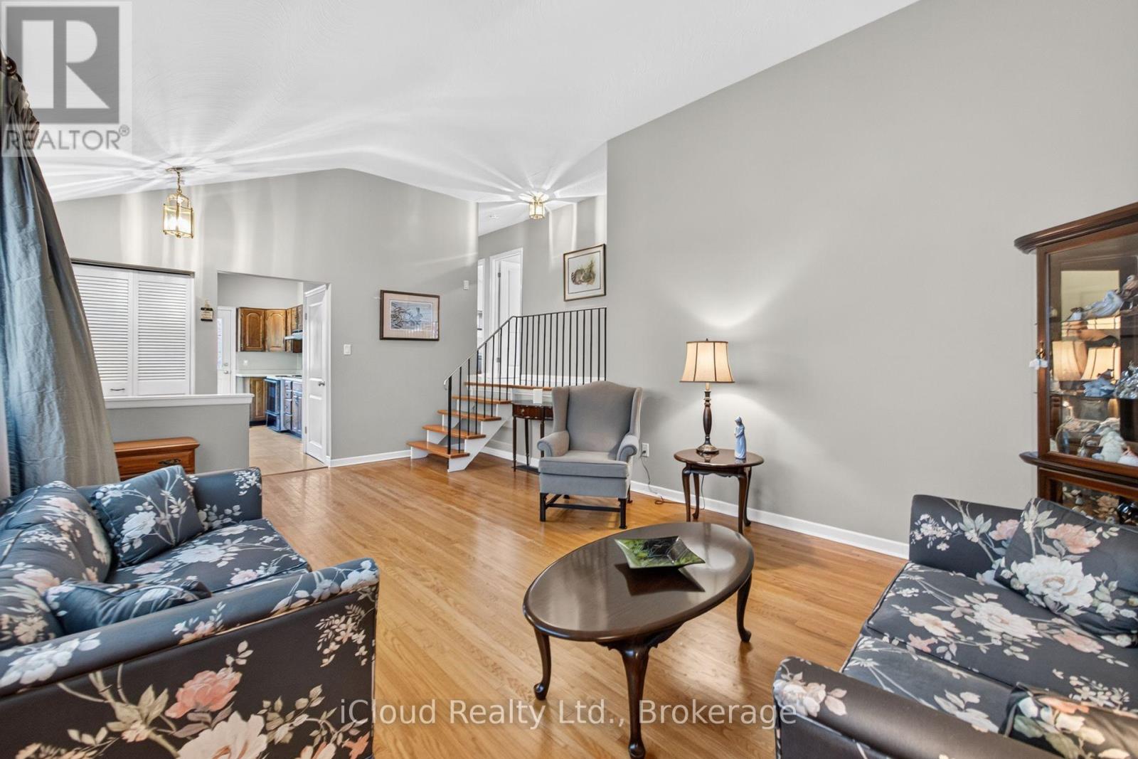282 Kent Crescent, Burlington, ON photo 18