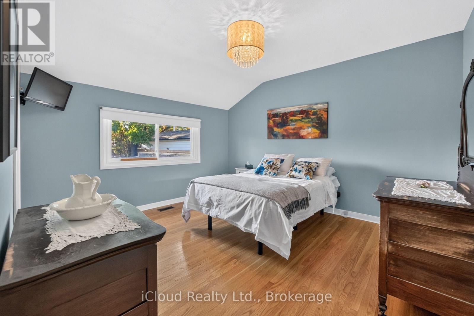 282 Kent Crescent, Burlington, ON photo 35