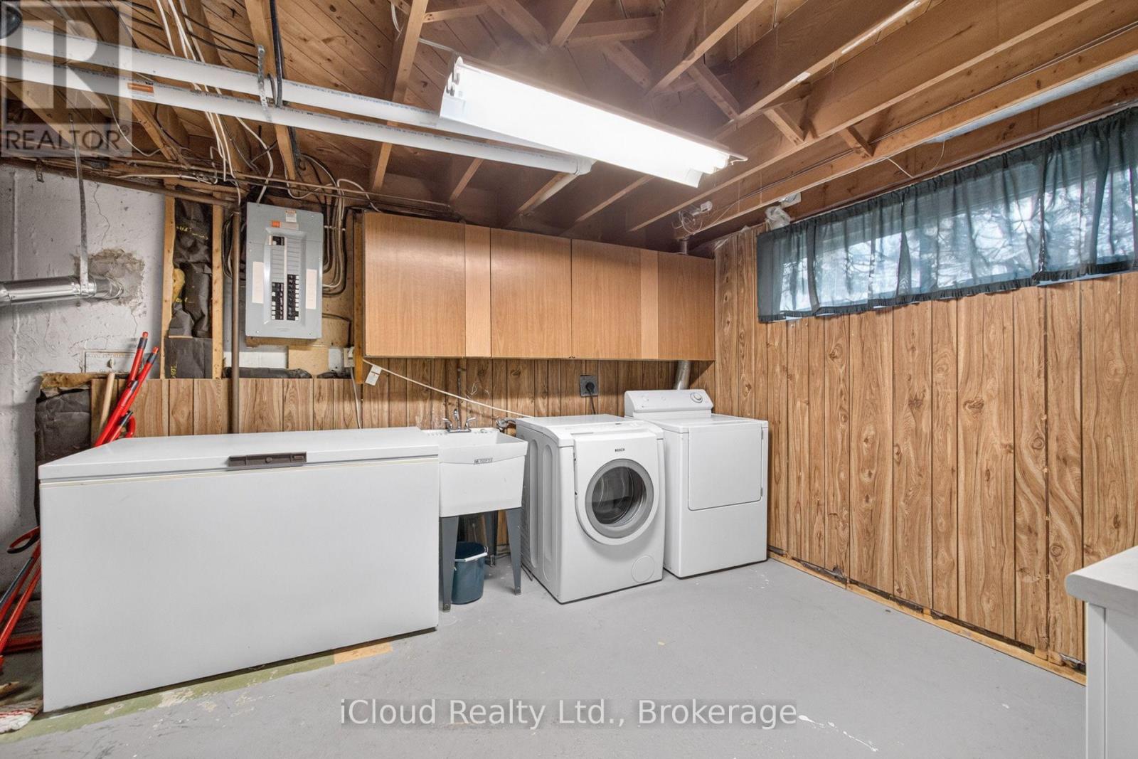 282 Kent Crescent, Burlington, ON photo 43
