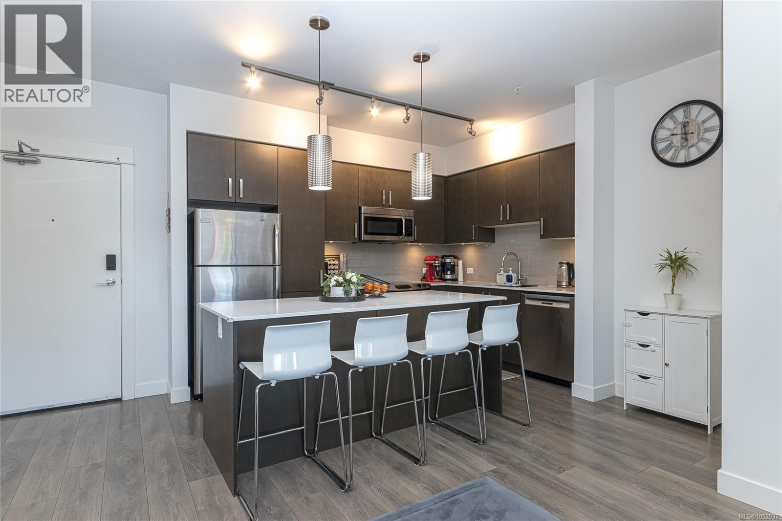 207 290 Wilfert Road, View Royal
