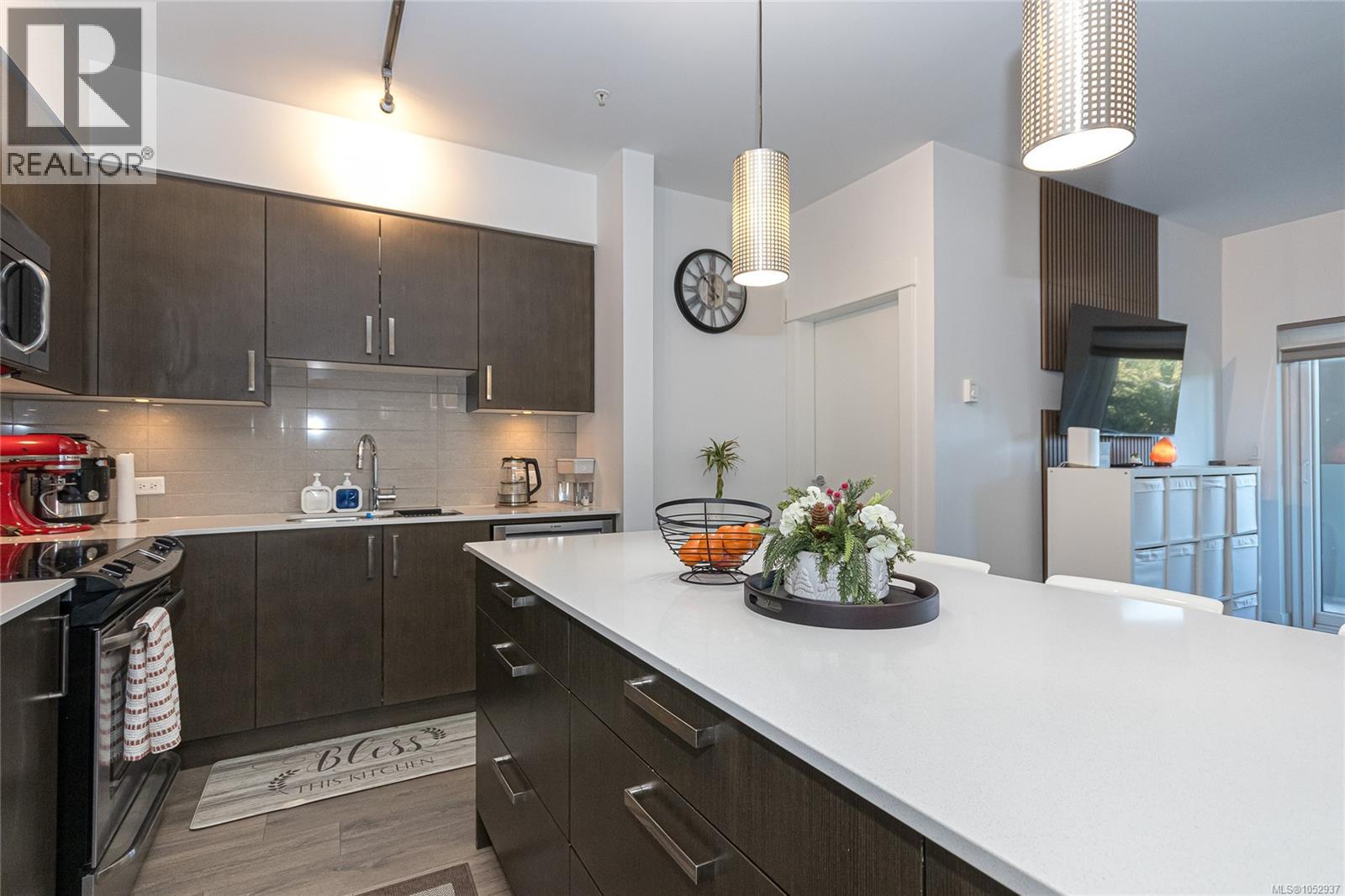 207 290 Wilfert Road, View Royal