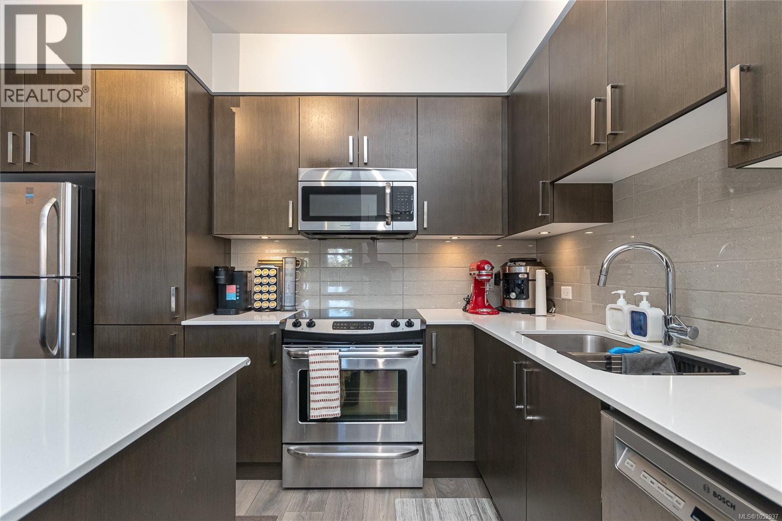 207 290 Wilfert Road, View Royal