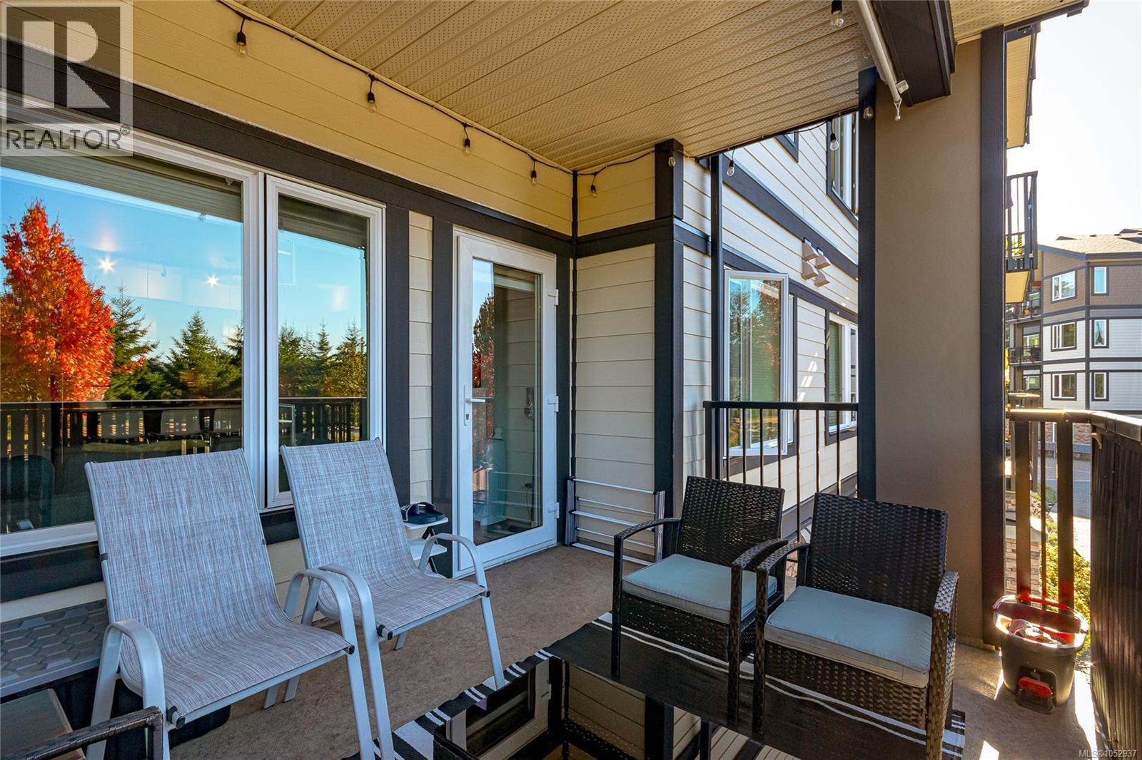 207 290 Wilfert Road, View Royal