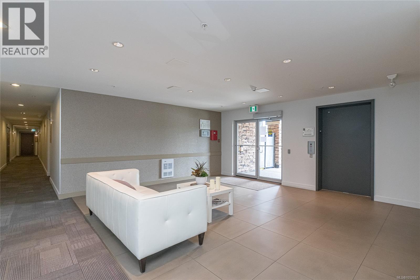 207 290 Wilfert Road, View Royal