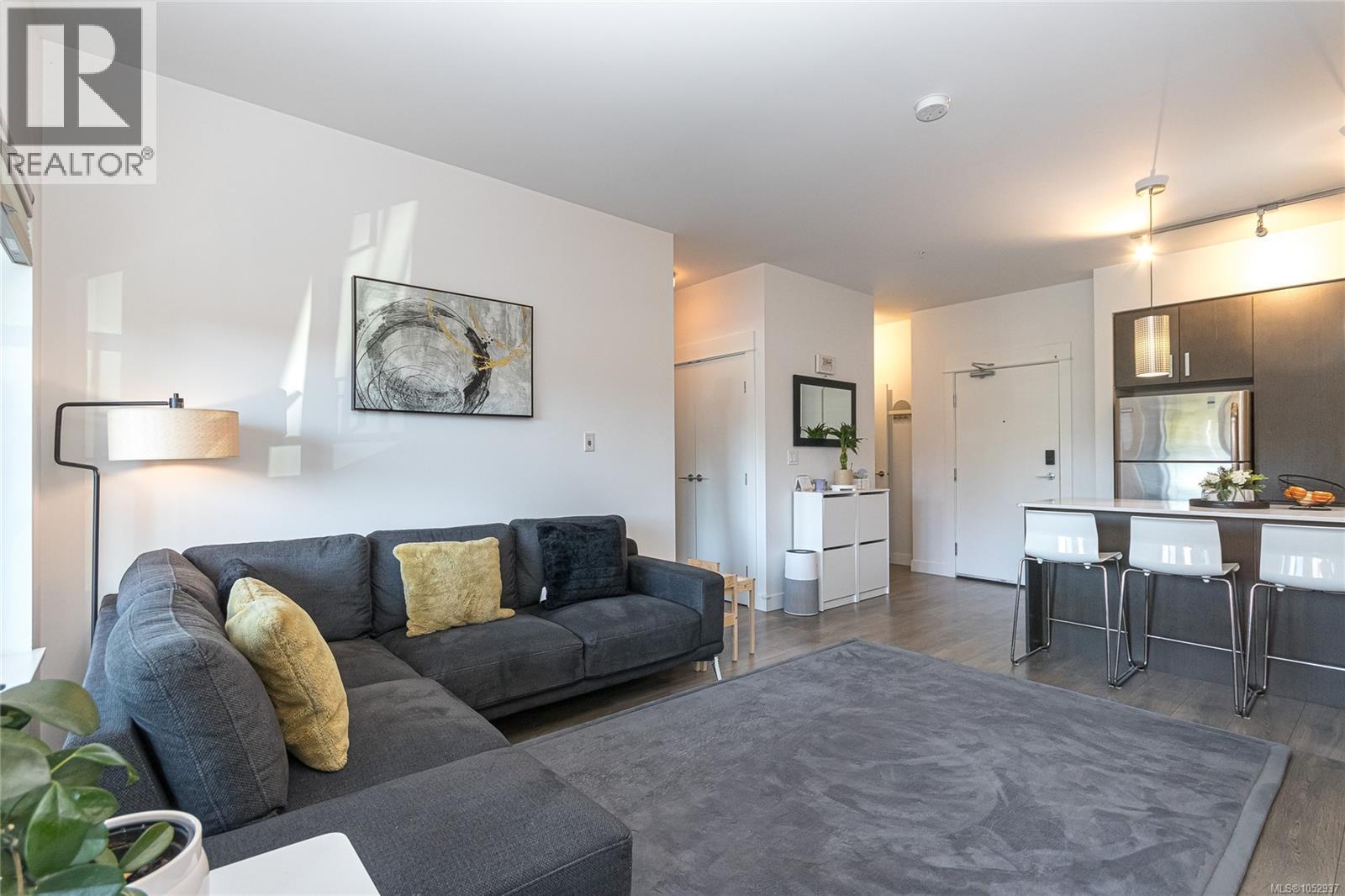 207 290 Wilfert Road, View Royal