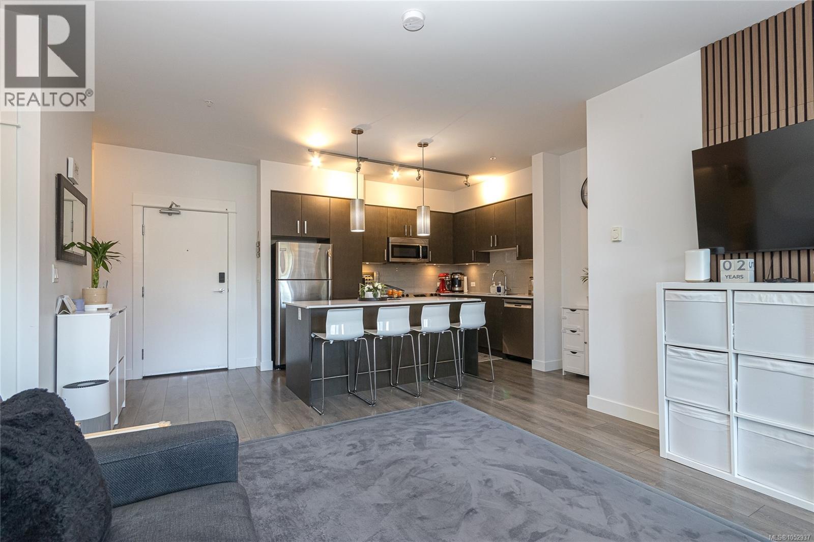 207 290 Wilfert Road, View Royal