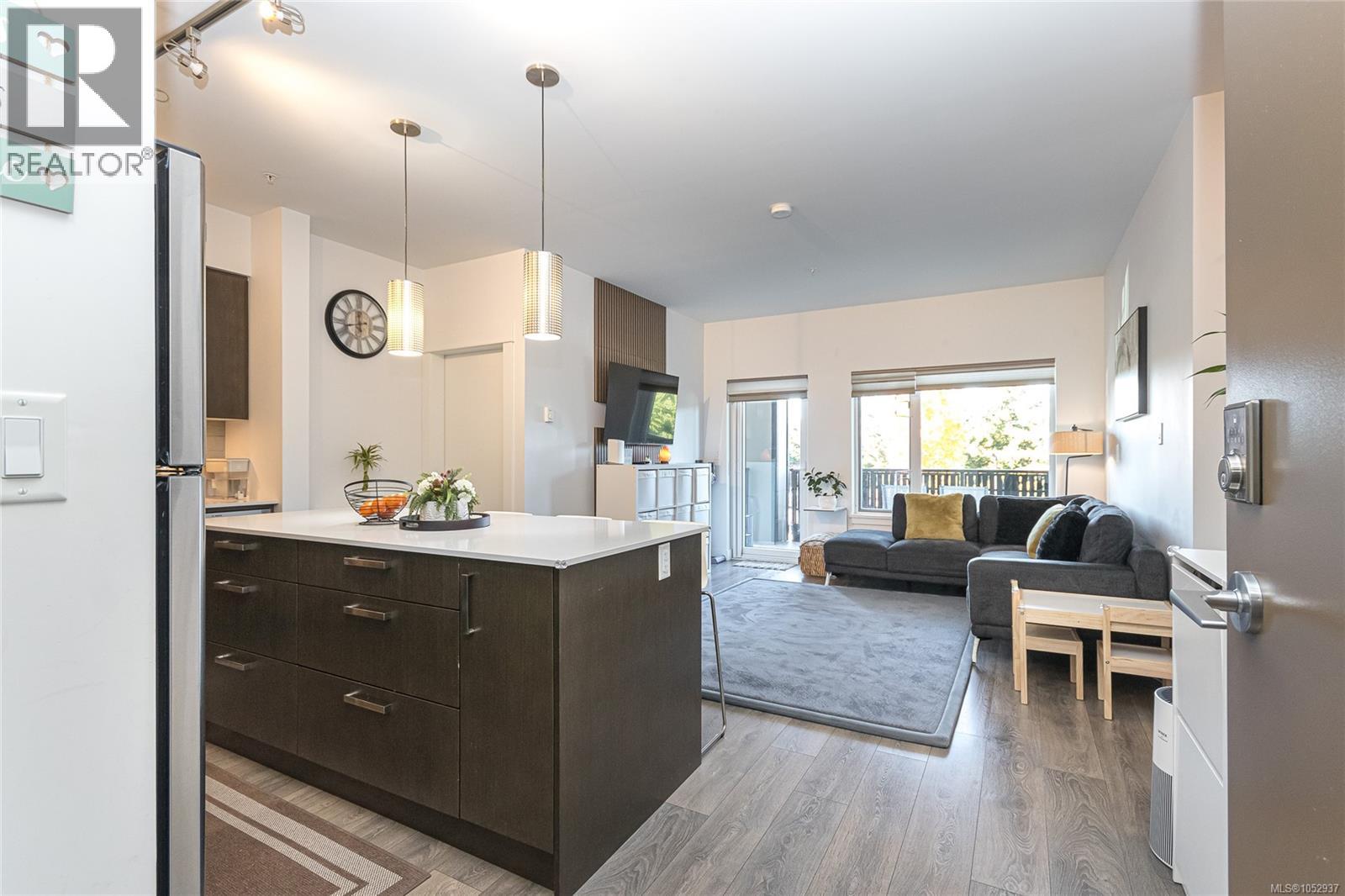 207 290 Wilfert Road, View Royal