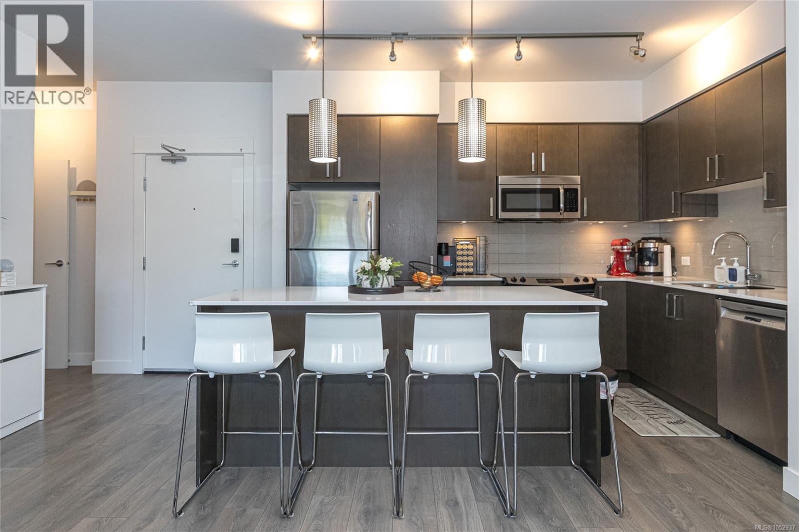 207 290 Wilfert Road, View Royal