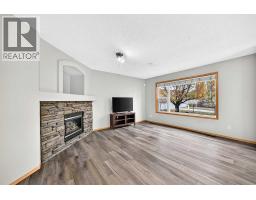Bedroom - 140 Everstone Way Sw, Calgary, AB T2Y4J8 Photo 12