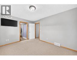 Bedroom - 140 Everstone Way Sw, Calgary, AB T2Y4J8 Photo 15