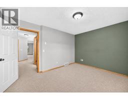 Laundry room - 140 Everstone Way Sw, Calgary, AB T2Y4J8 Photo 14