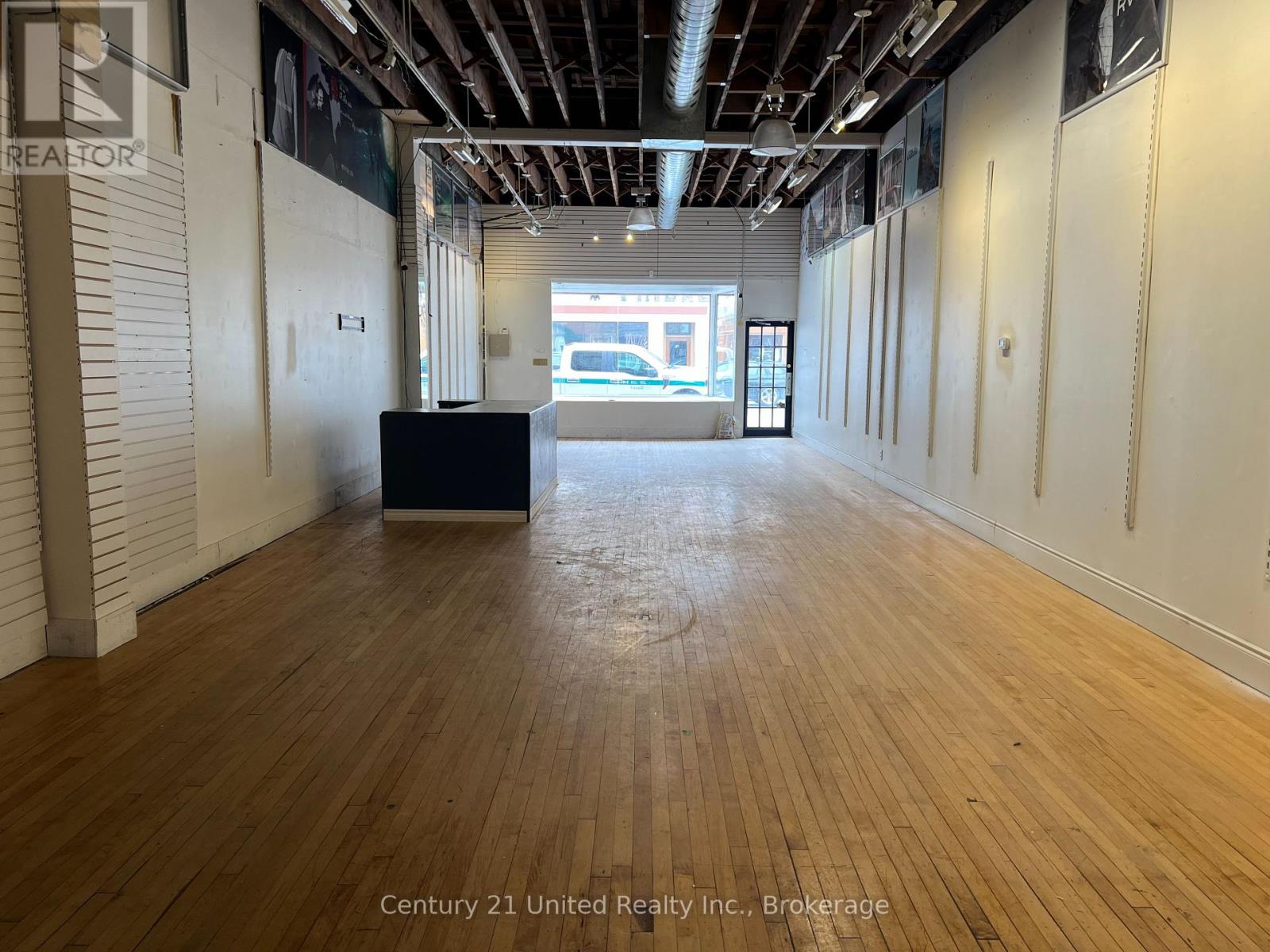 180 Charlotte photo 4