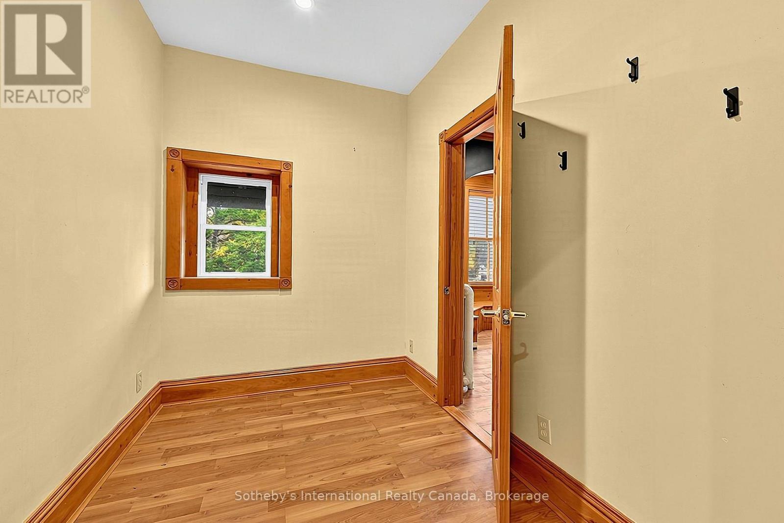 201/202-637 Hurontario Street, Collingwood photo 4