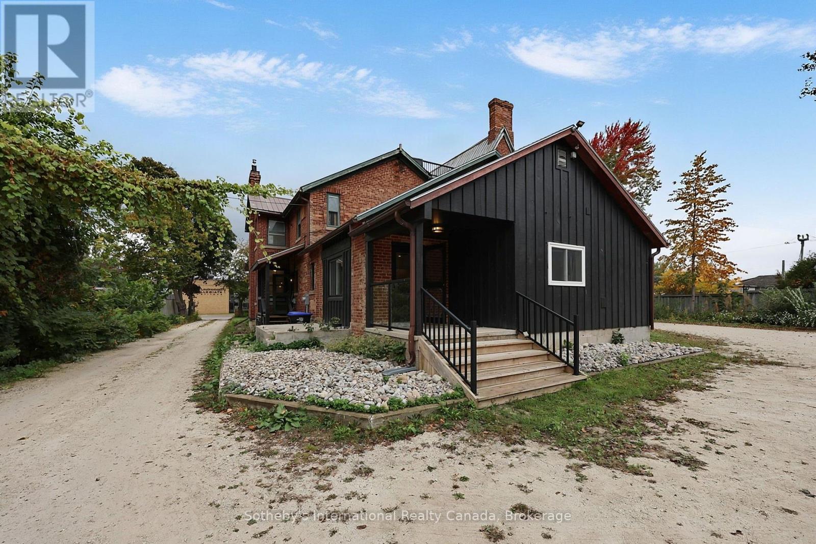 106-637 Hurontario Street, Collingwood photo 3