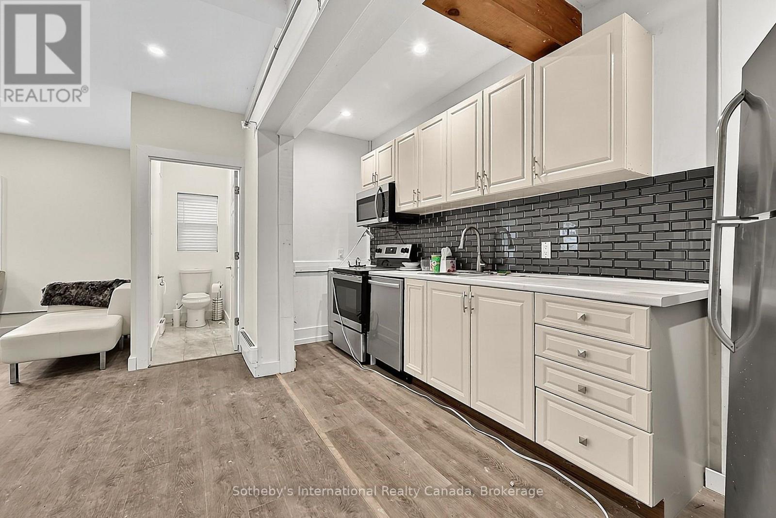 106-637 Hurontario Street, Collingwood photo 8