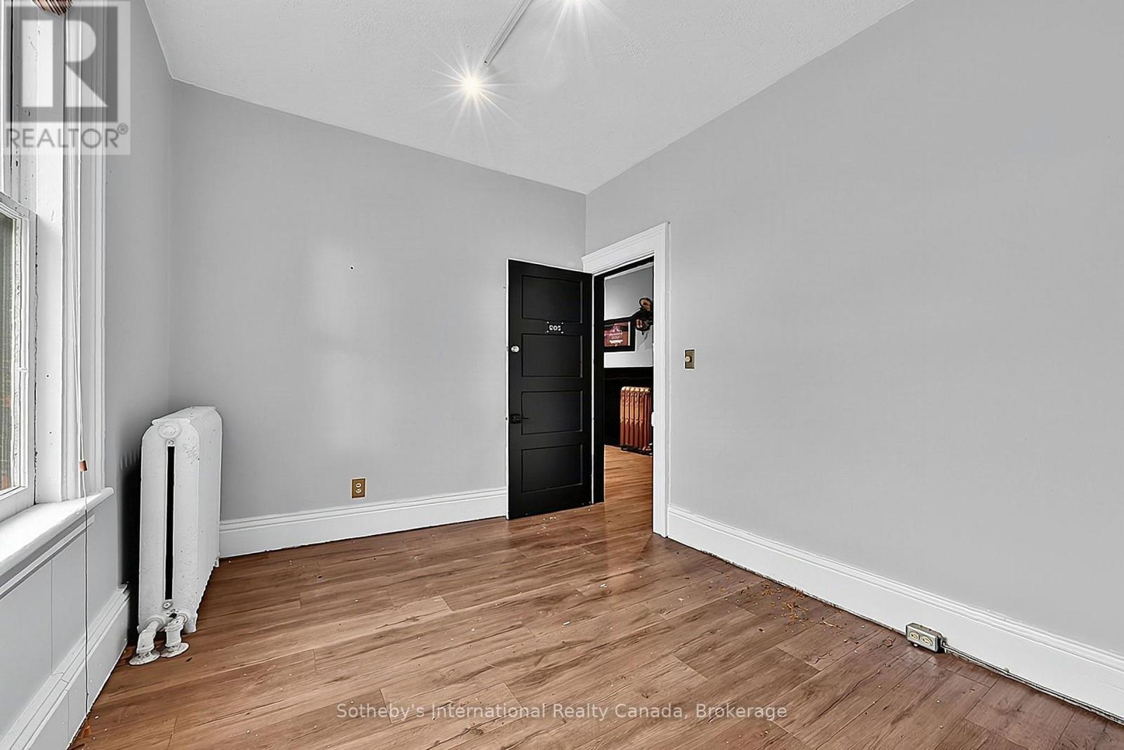 203-637 Hurontario Street, Collingwood photo 4